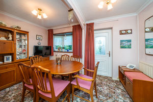 dining room- click for photo gallery